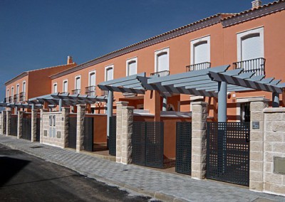 Proyecto y dirección de obra de 32 viviendas adosadas en C/ El Tamboril en Huévar del Aljarafe, Sevilla